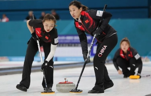 中国女子冰壶队在比赛中（资料图）