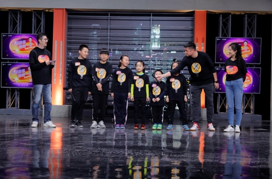 十城热练楠得一见花样乒乓亲子赛