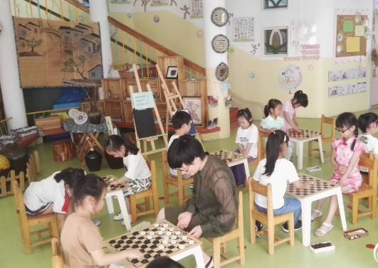 名人带动学校棋牌热