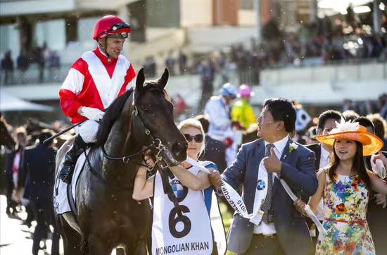 “蒙古可汗”和马主郎林，图片由莱德马业提供。