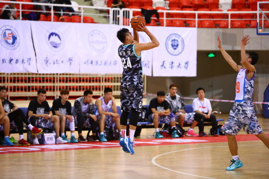 侯子宇在比赛中得分