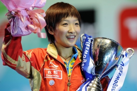 2009年，乒乓球女子世界杯决赛中，刘诗雯以4比3战胜队友郭跃，获得冠军。