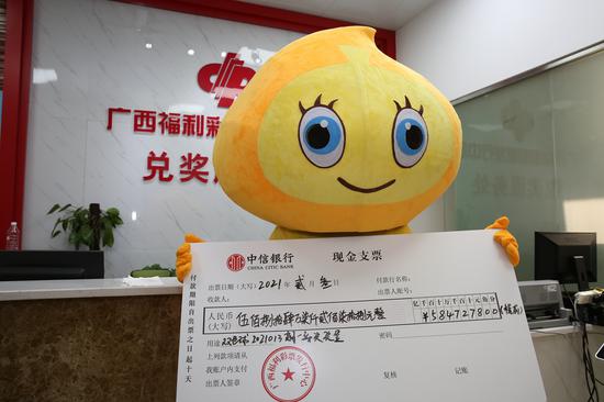 大奖得主兑奖