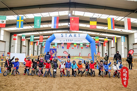 首届室内儿童平衡车沙地挑战赛/障碍赛在昌平举