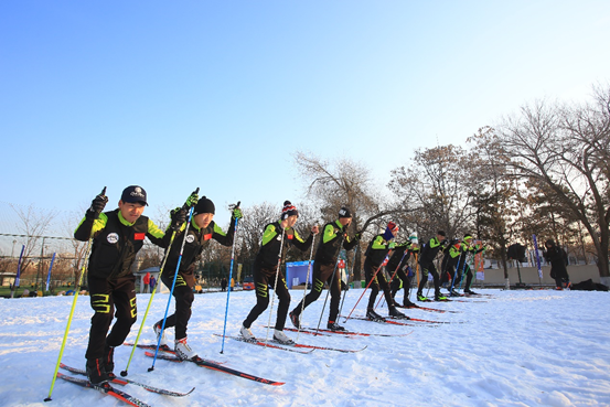 冰雪小战狼训练营教练运动秀