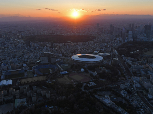 夕阳中的新国立竞技场