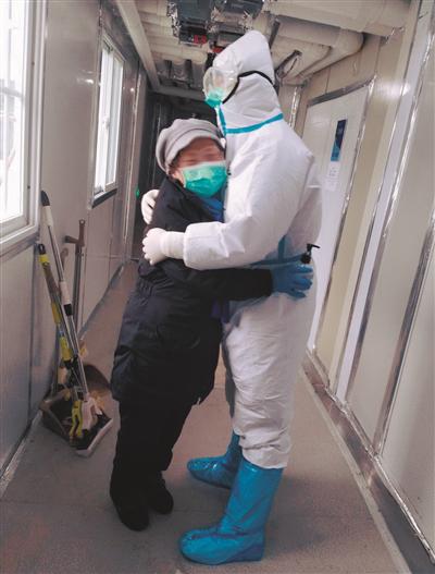 辽宁抗疫英雄记录感人瞬间 上次痛哭因辽篮夺冠