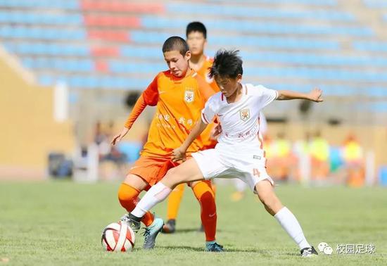 足球少年的出路在增加