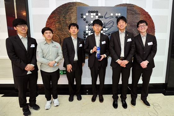 2018年1月举行的2018金立杯中韩围棋联赛冠军对抗战中，2017年韩国围棋联赛冠军正官庄队曾以5：3战胜中信北京队，夺得王中王。