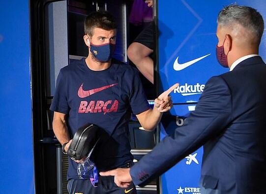 No entanto, de acordo com o Daily Sports News, parece que nenhum desses jogadores tem qualquer intenção de deixar Barcelona
. - live