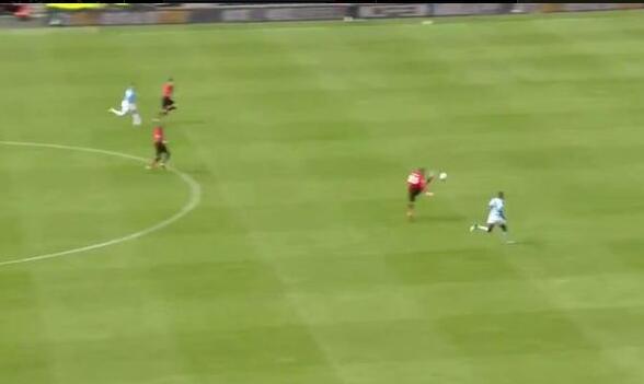 卢克-肖这一幕毫无斗志