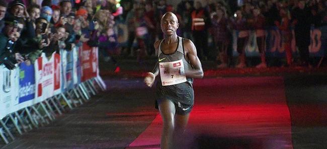 卡特打破5公里路跑世界纪录 将时间缩短整整7