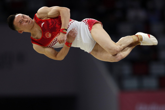 5月6日，肖若腾在自由体操比赛中。新华社记者 沈伯韩 摄