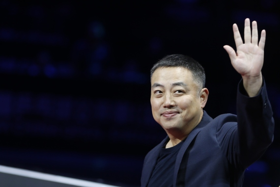 图为2019年6月2日,中国乒乓球协会主席刘国梁在深圳进行的国际乒联世界巡回赛2019中国乒乓球公开赛现场。新华社记者王东震摄