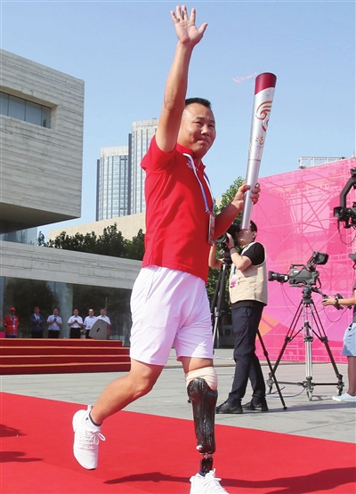 残奥会冠军孙长亭