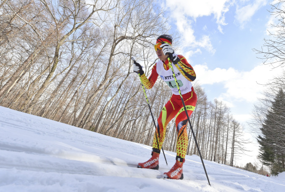 原料图:第八届亚洲冬季行动会越野滑雪外子4X7.5公里接力赛,2月24日,中国队选手尚金财在比赛中。新华社记者夏一方摄
