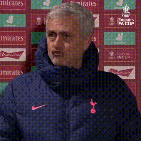 冲温克斯眨眼噘嘴