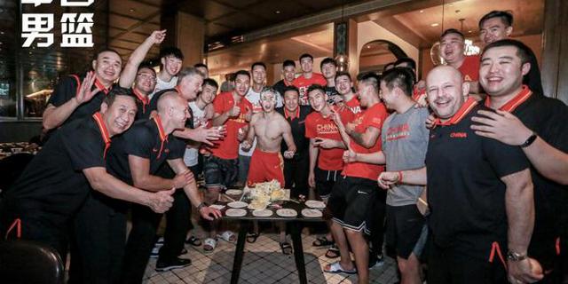 赵继伟生日现场