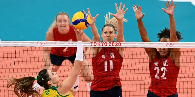 美国女排3-0巴西摘金 首夺奥运冠军