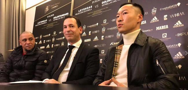 姬存希携手刘涛璀璨亮相 芭莎明星慈善夜成闪耀焦点