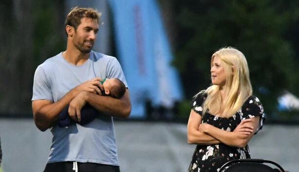 诺德格林与男友以及两人的孩子