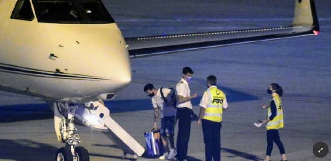 记者：梅西新冠检测转阴 已乘私人飞机返回巴黎！