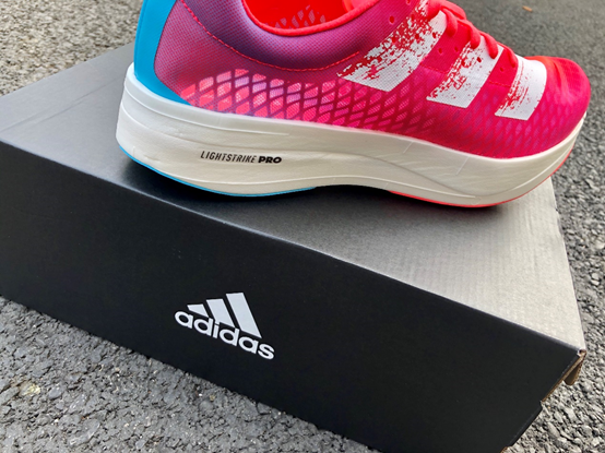 adiospro开箱配色时尚前卫跑步竞速黑科技