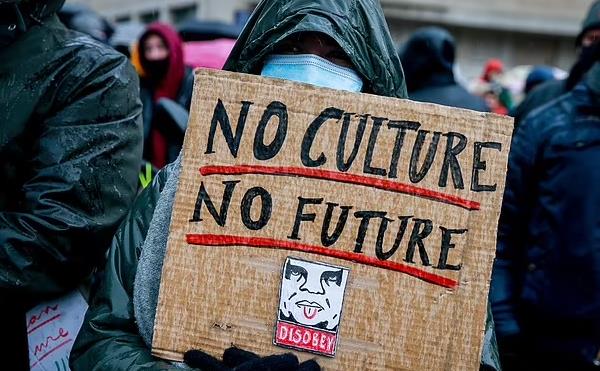 标语：“没有文化生活，就没有未来”