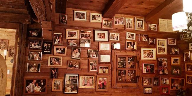 老板娘的明星合影墙