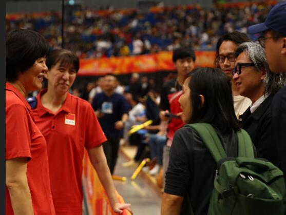 陈可辛导演赛后安慰中国女排