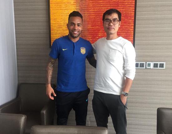 白国华与特谢拉合影