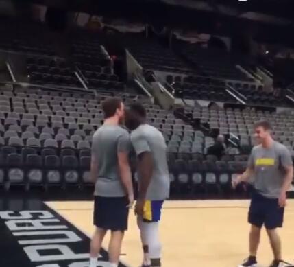 格林训练欺负队友！