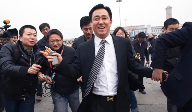 “卓越且伟大”的许家印 如何楼起楼塌