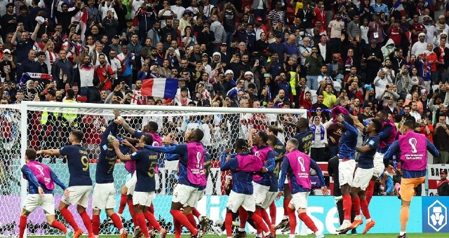 法国2-1英格兰晋级四强 凯恩失点吉鲁进球