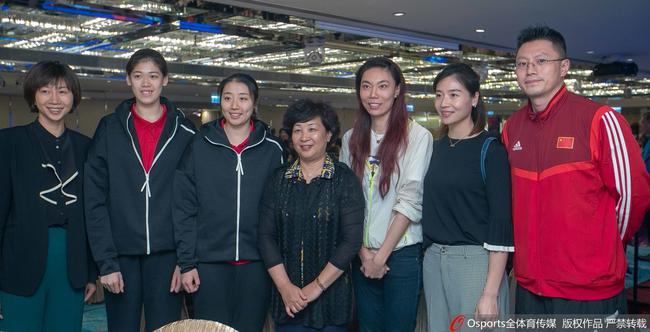 天津女排群星合影