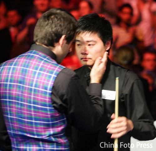 2007年大师赛决赛奥沙利文安慰丁俊晖