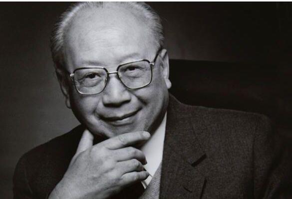 钱伟长为中国男足出过场还进对方穿档球假的