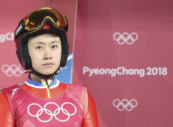 中国女子跳台滑雪国家队队员常馨月。新华社记者白雪飞摄