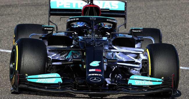 梅赛德斯车队汉密尔顿f1运动总监罗斯-布朗在个人专栏中指出,像