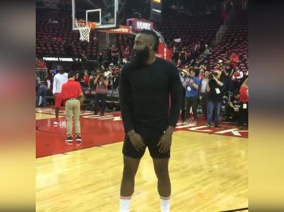 哈登赛前投篮不忘魔性舞步