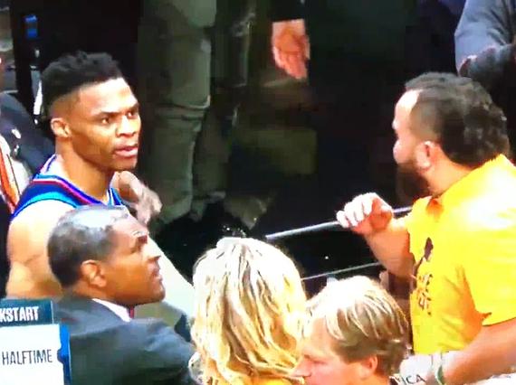 威少被激怒回喷球迷