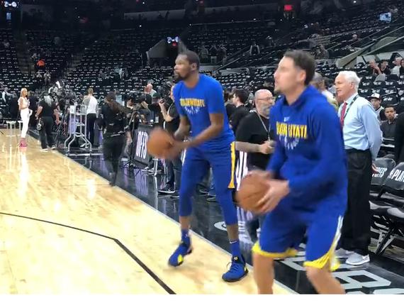 KD汤神赛前默契先后命中三分