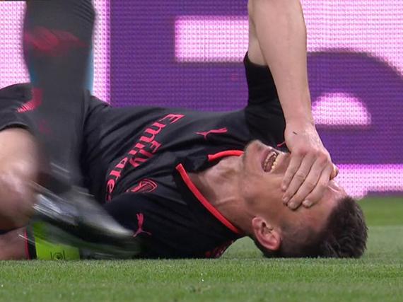 科斯切尔尼无对抗自己倒地