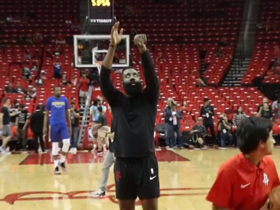 哈登赛前热身上演嗜血暴扣