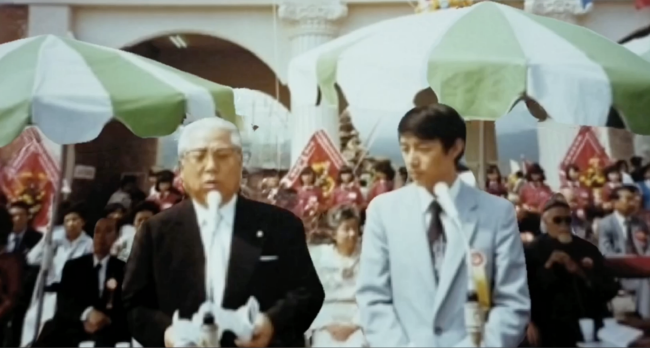 1985年5月4日，日本株式會社社長大西一（左）在珠海國際高爾夫球會的開業儀式上