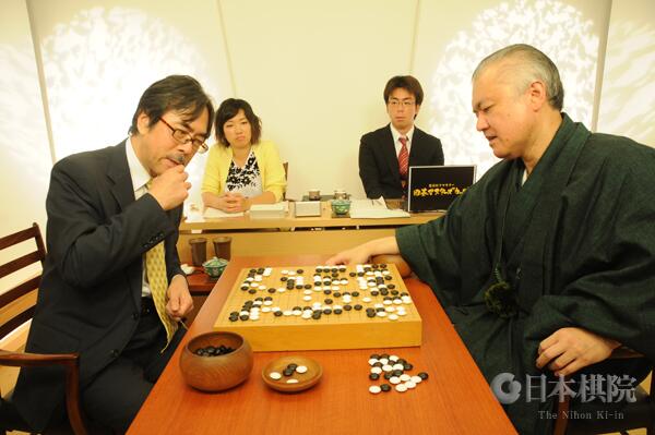 依田纪基执白中盘战胜片冈聪