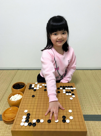 10岁的仲邑菫成为日本围棋最年轻职业初段