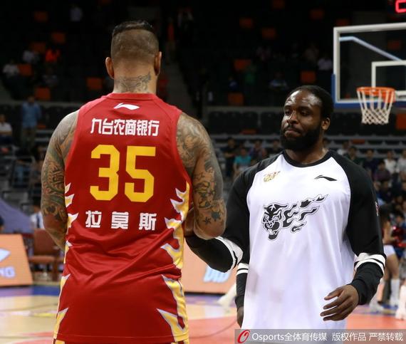 拉莫斯炫酷纹身分外抢镜