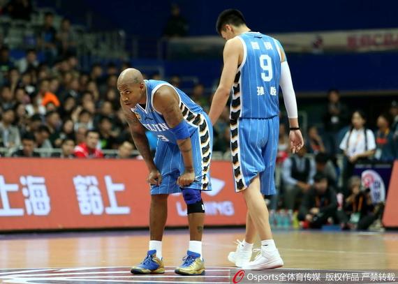 对上海的比赛马布里拼尽全力依然没能帮助球队赢球