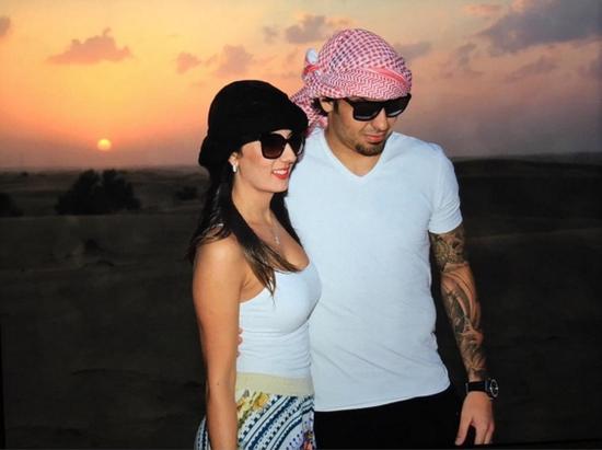 高拉特再赴迪拜找基友度假 爱妻尽展丰满身段|图